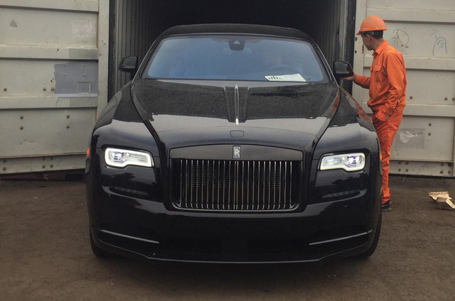 Siêu phẩm Rolls-Royce Wraith Black Badge đầu tiên về Việt Nam